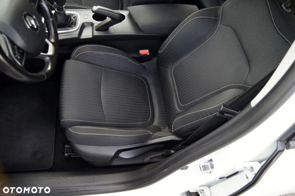 Renault Megane 1.5 Blue dCi Intens - 9