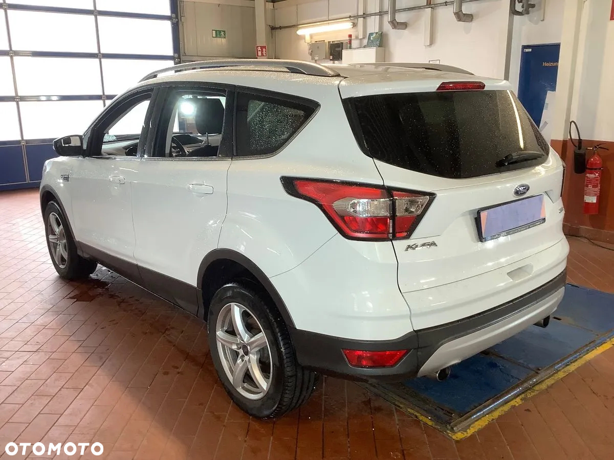 Ford Kuga 1.5 EcoBoost 2x4 Business Edition - 4