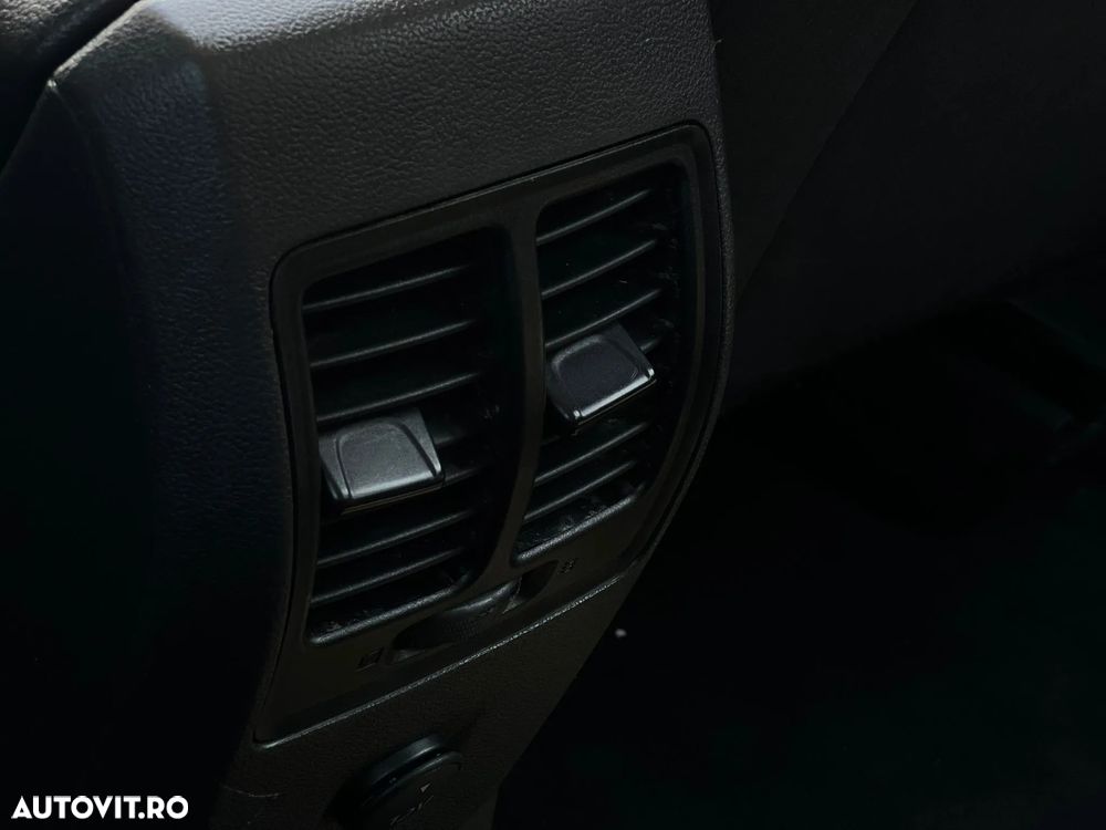 Ford Kuga - 36
