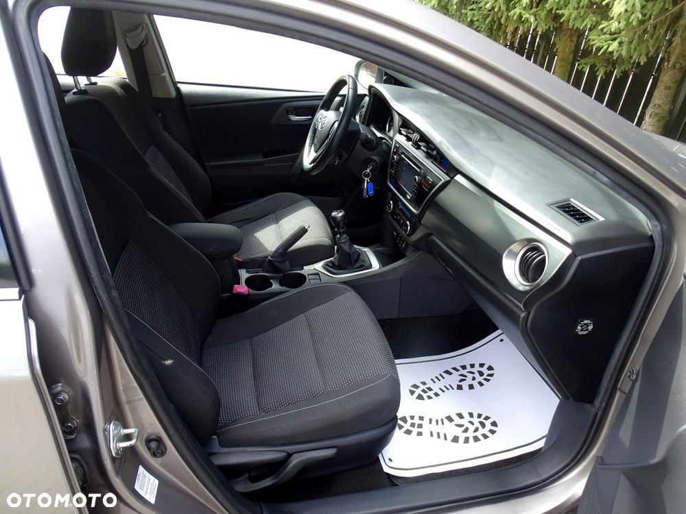 Toyota Auris 1.6 Executive - 12
