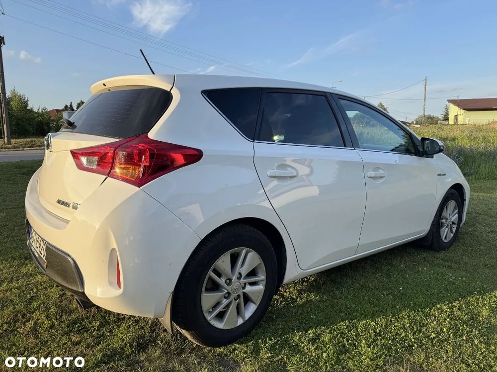 Toyota Auris ver-1-8-hsd-luna - 4