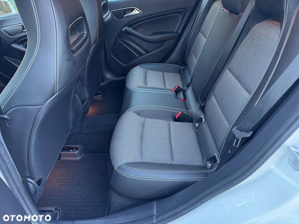 Mercedes-Benz CLA Shooting Brake 200 AMG Line - 27