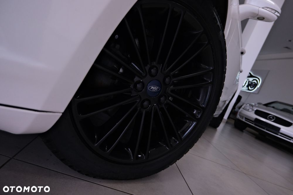 Ford Fusion - 16