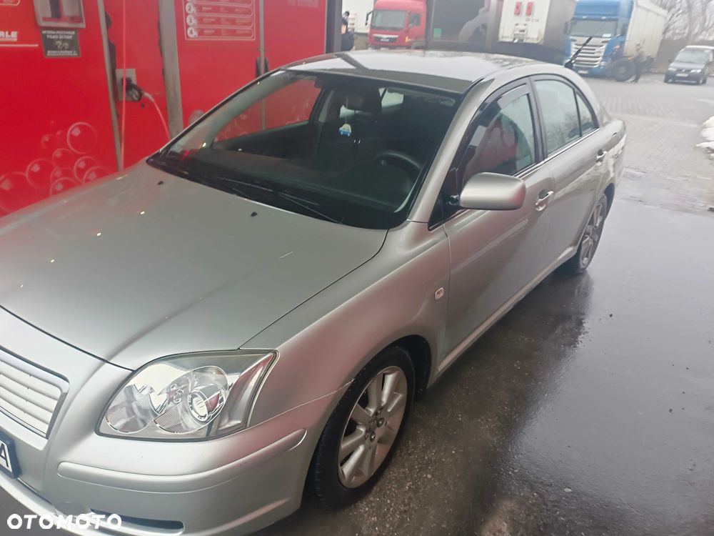 Toyota Avensis - 2