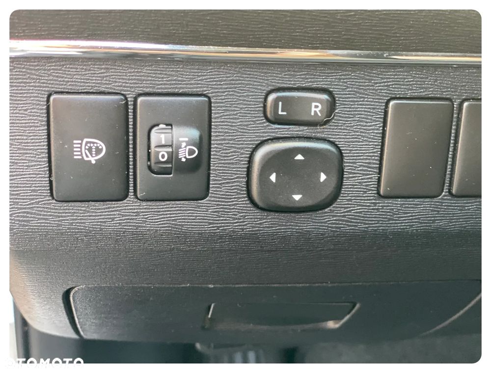 Toyota Avensis 1.6 Luna - 25