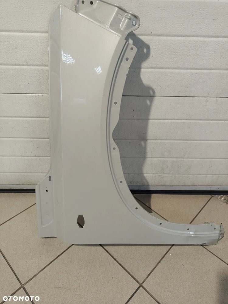 Suzuki Vitara od 2015 prawy błotnik przedni