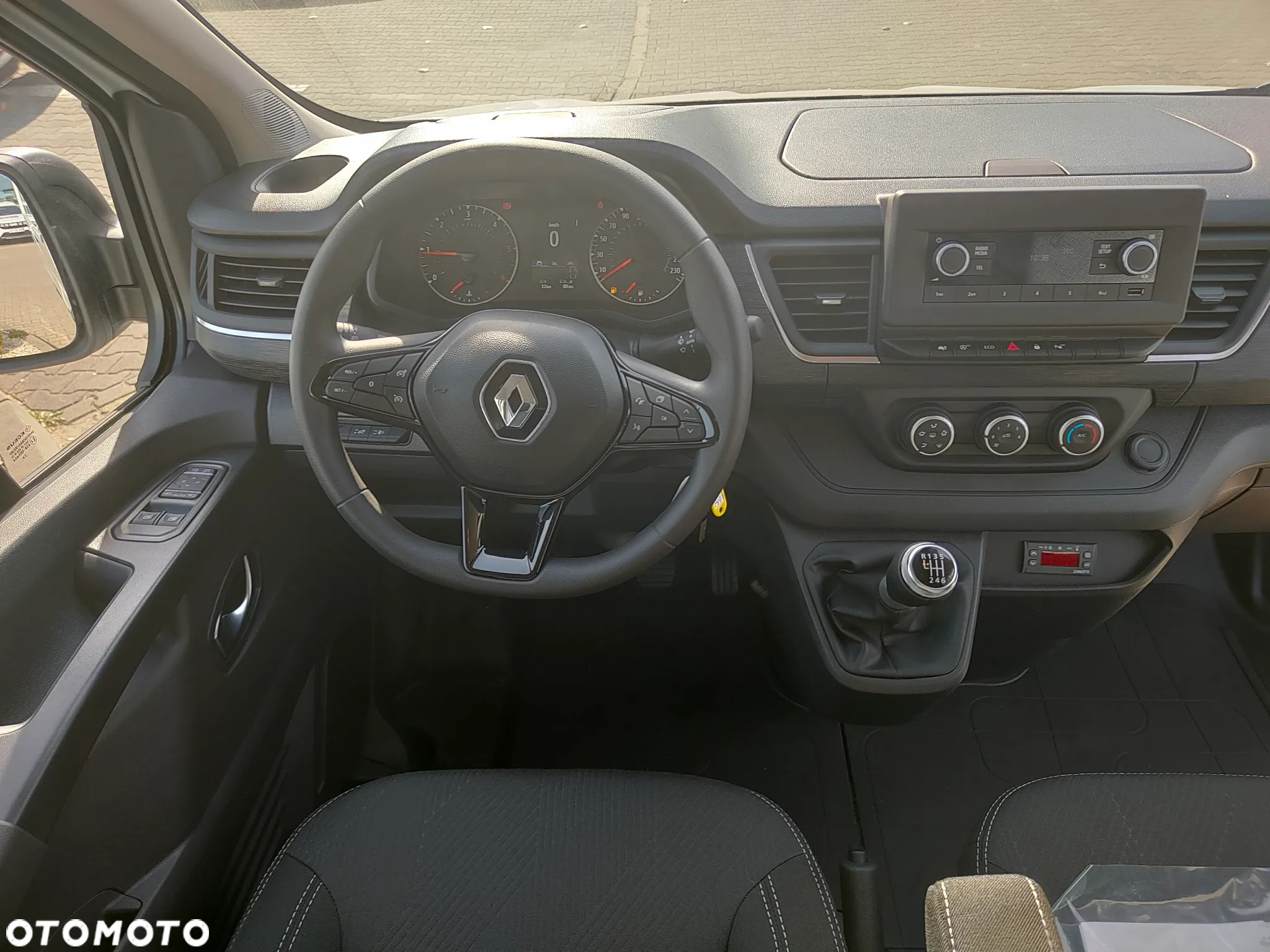 Renault Trafic - 10