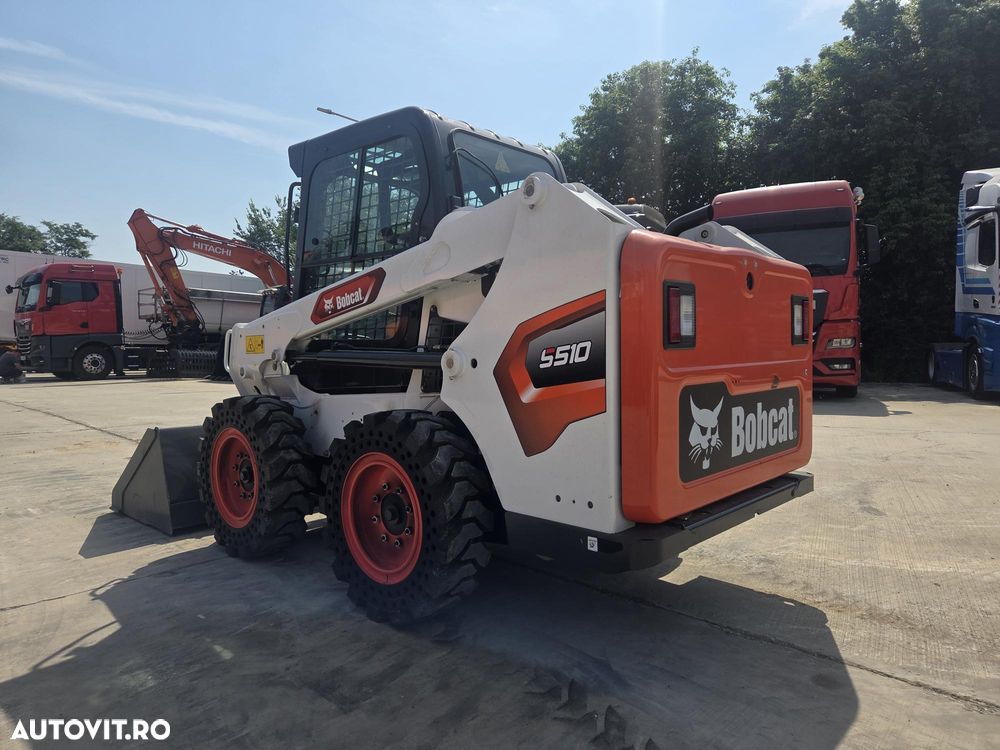 Bobcat S510, 2025, NOU, ridica 800kg, Masa operationala 3t, ANVELOPE PLINE, cabina inchisa cu AER CONDITIONAT, latime 1,7m, lungime 3,3m, inaltime 2m, motor KUBOTA 50CP, cupla rapida, furci, Jouystickuri, posibil leasing 4 ani-PROMOTIE 42.900 EUR+Tva - 11