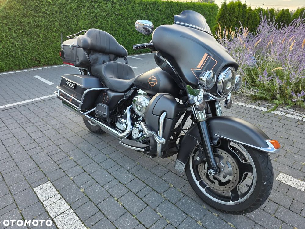 Harley-Davidson FLHTCU Ultra - 2