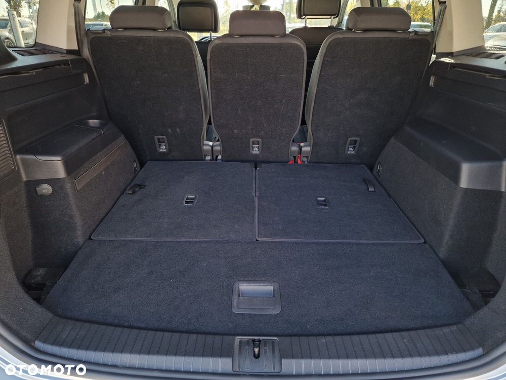 Volkswagen Touran - 14