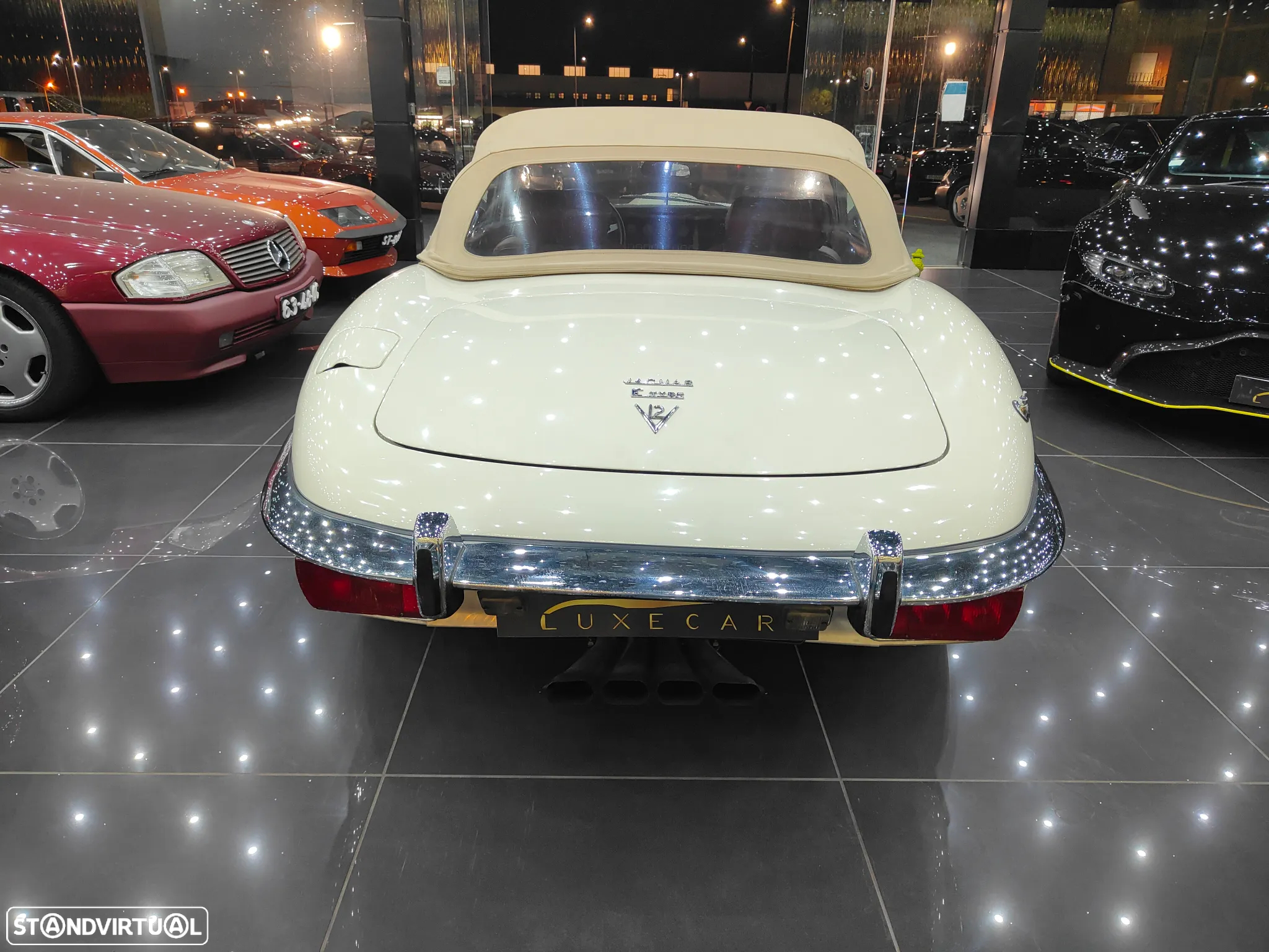 Jaguar E-Type - 11