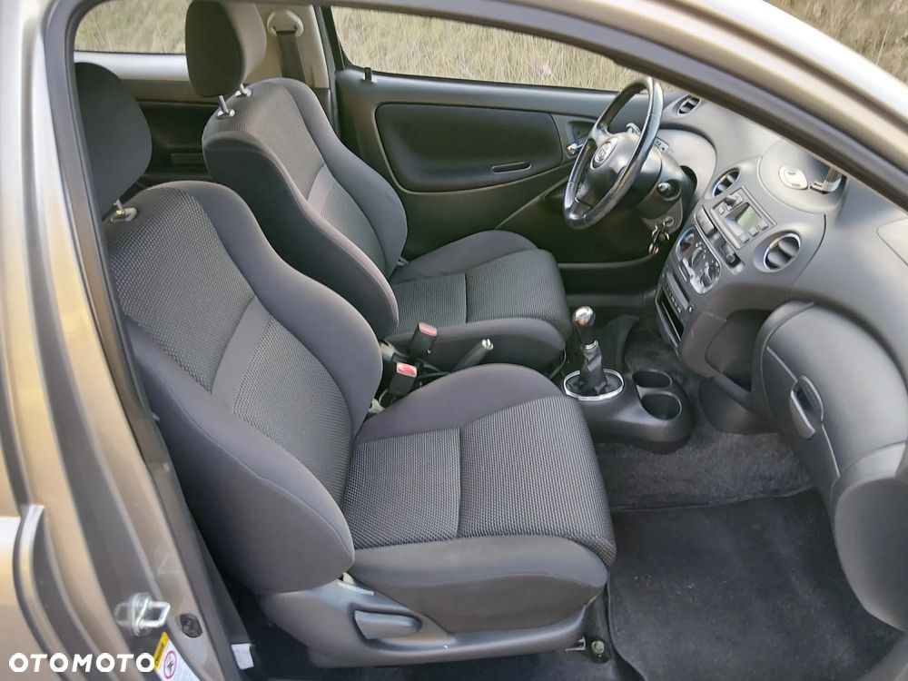 Toyota Yaris - 22