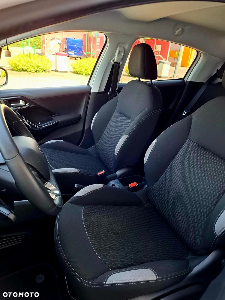 Peugeot 208 82 VTI Style - 11