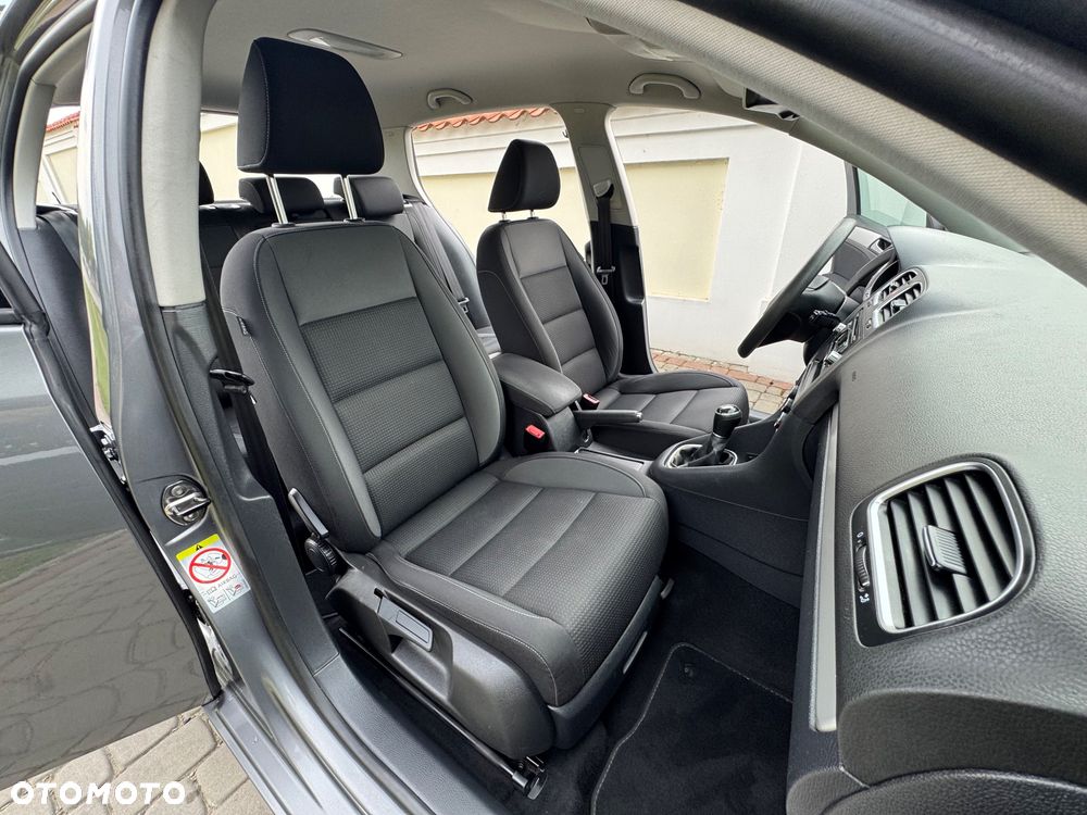 Volkswagen Golf - 16
