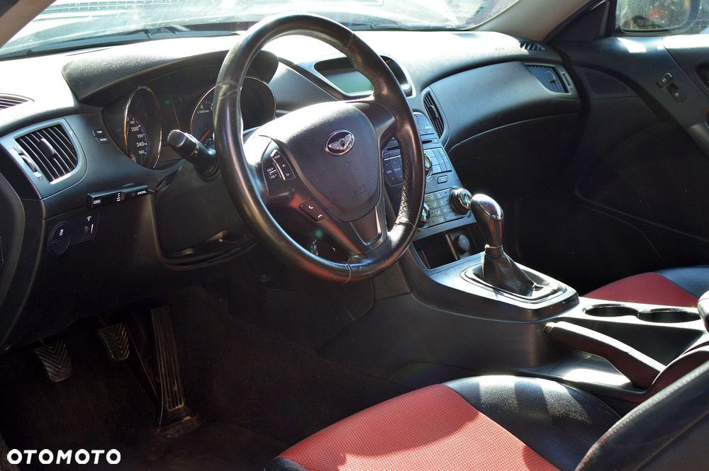 Hyundai Genesis Coupe - 11