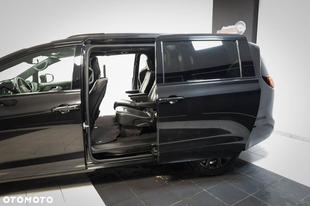 Chrysler Pacifica - 6