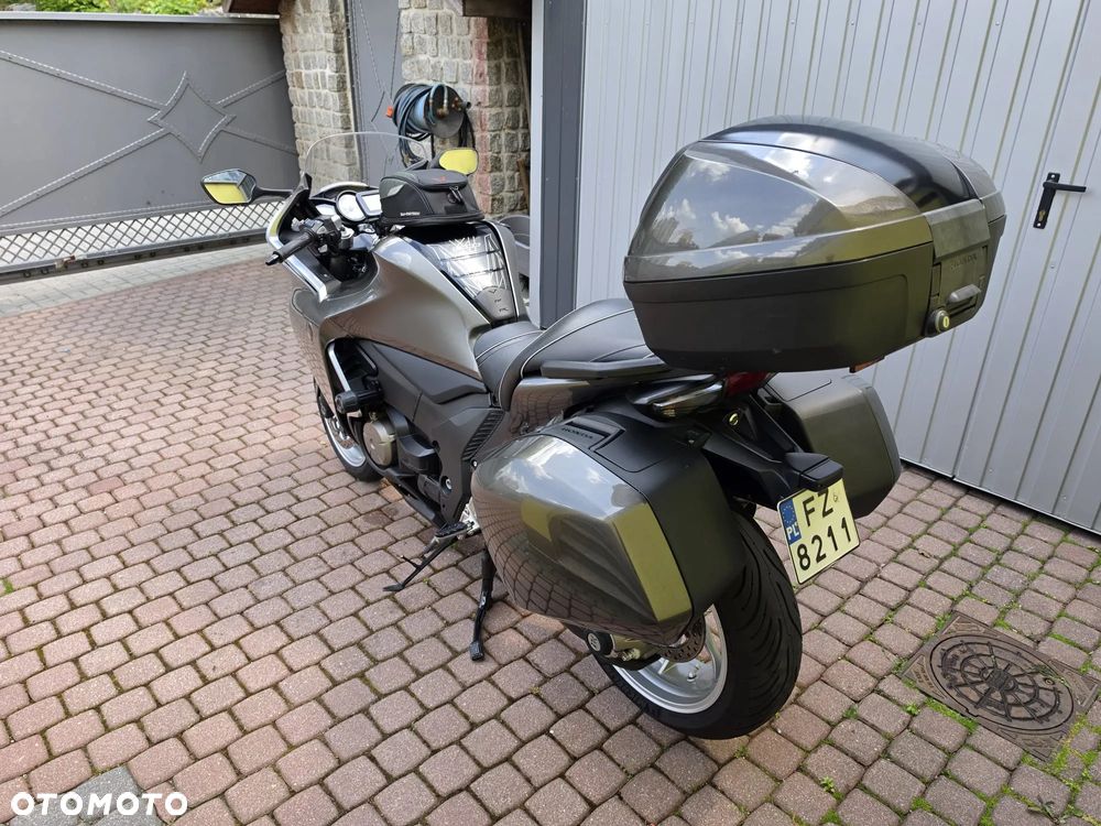 Honda VFR - 14