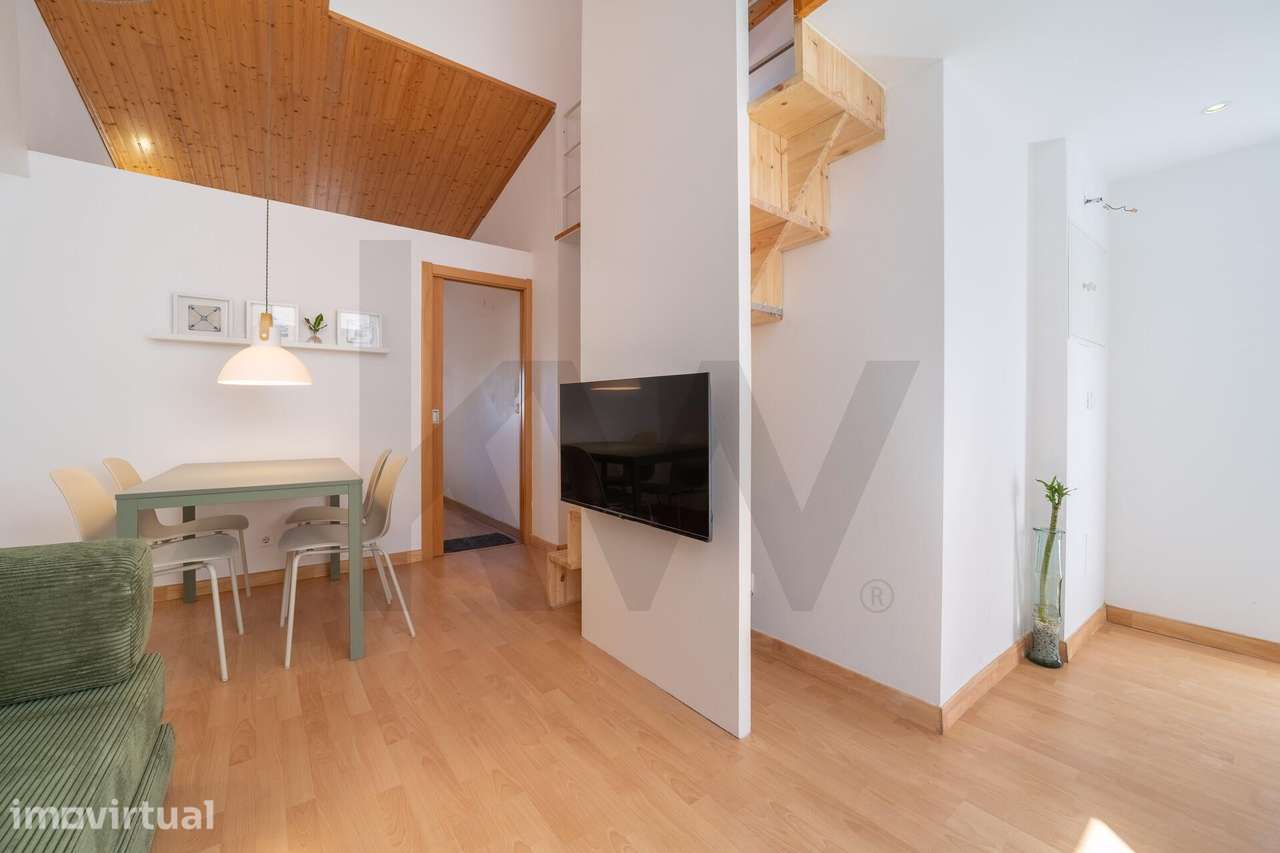 T1+1 Remodelado com Mezzanine e Vista sobre Lisboa - Grande imagem: 5/15