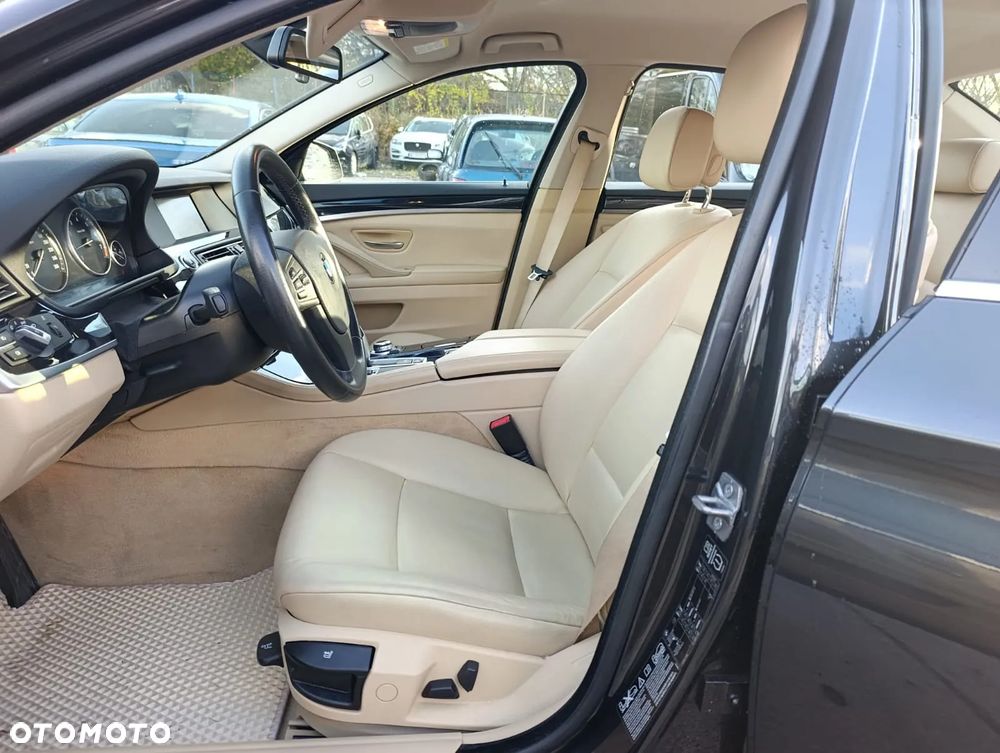 BMW Seria 5 528i xDrive Modern Line - 10