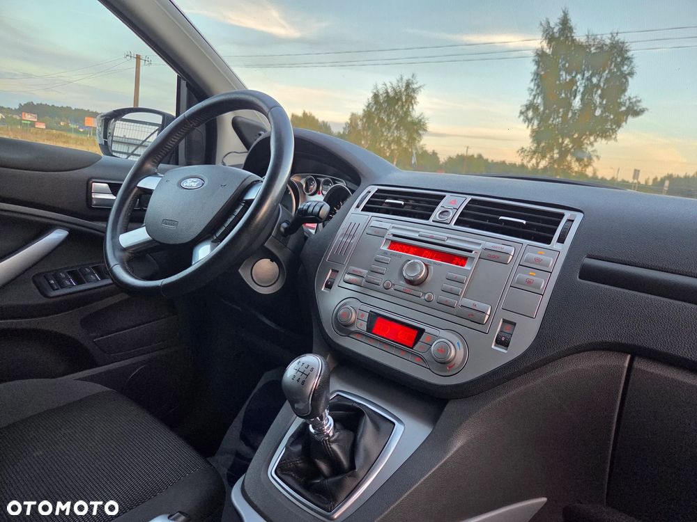Ford Kuga 2.0 TDCi 2x4 Titanium - 26