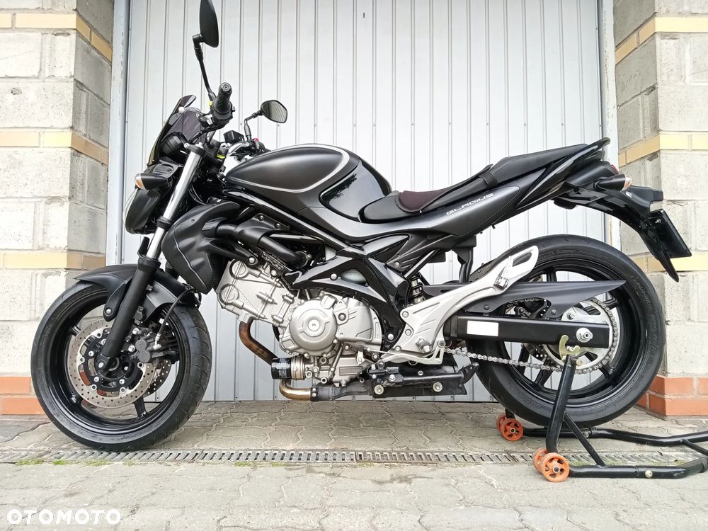 Suzuki Gladius - 2