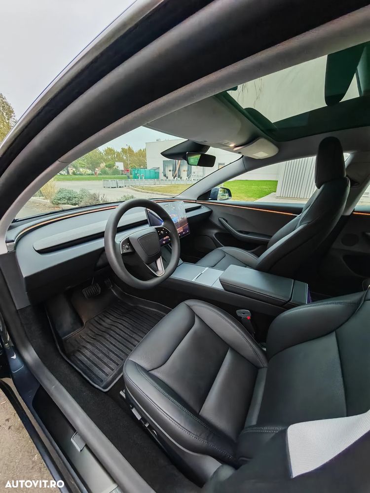 Tesla Model 3 - 6