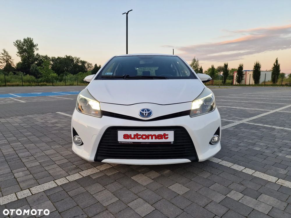 Toyota Yaris Hybrid 100 Business Edition - 9