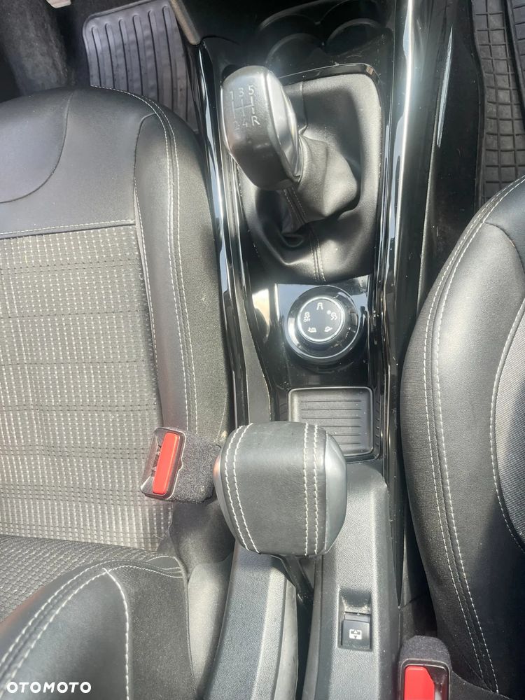 Peugeot 2008 1.2 Pure Tech Allure S&S - 11