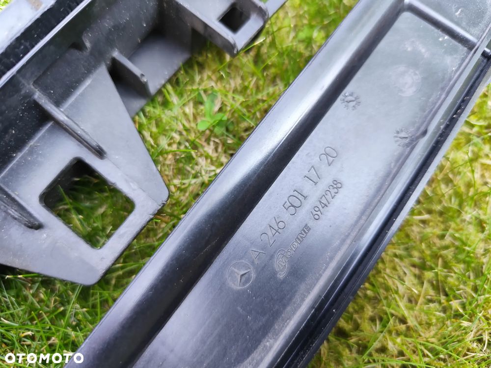 ZESTAW CZĘŚCI UCHWYTU SKRAPLACZA MERCEDES-A2465011720 - 2
