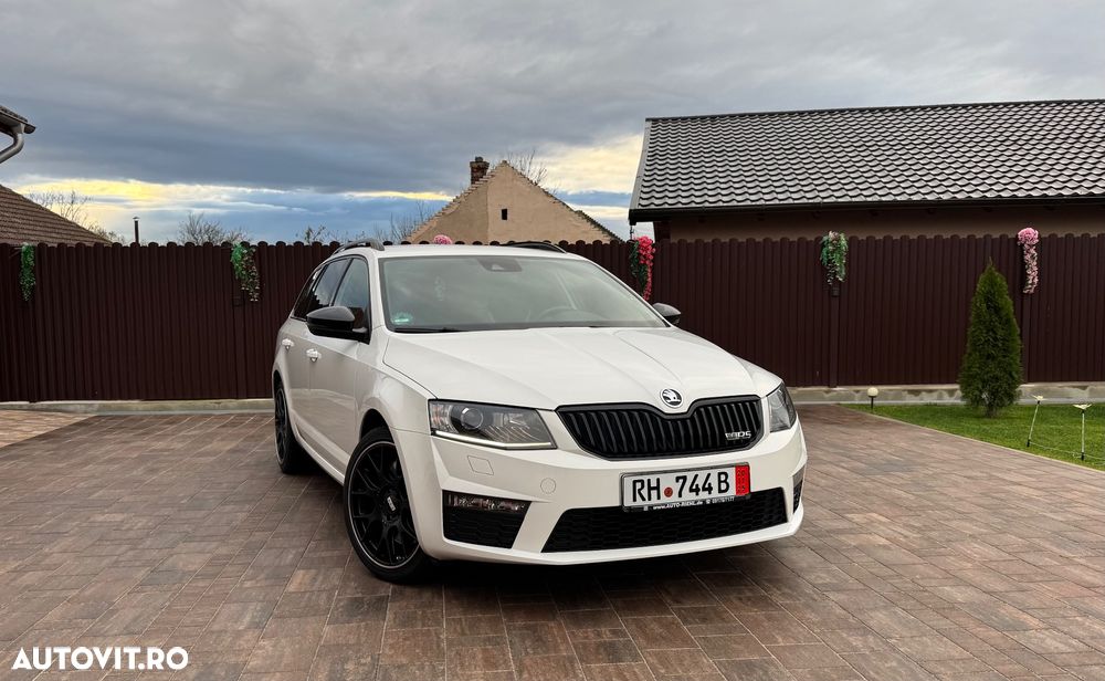 Skoda Octavia Combi 2.0 TDI RS - 2