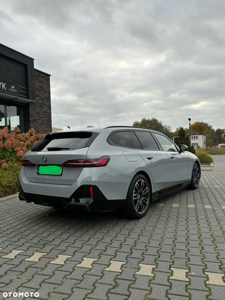 BMW i5 - 6