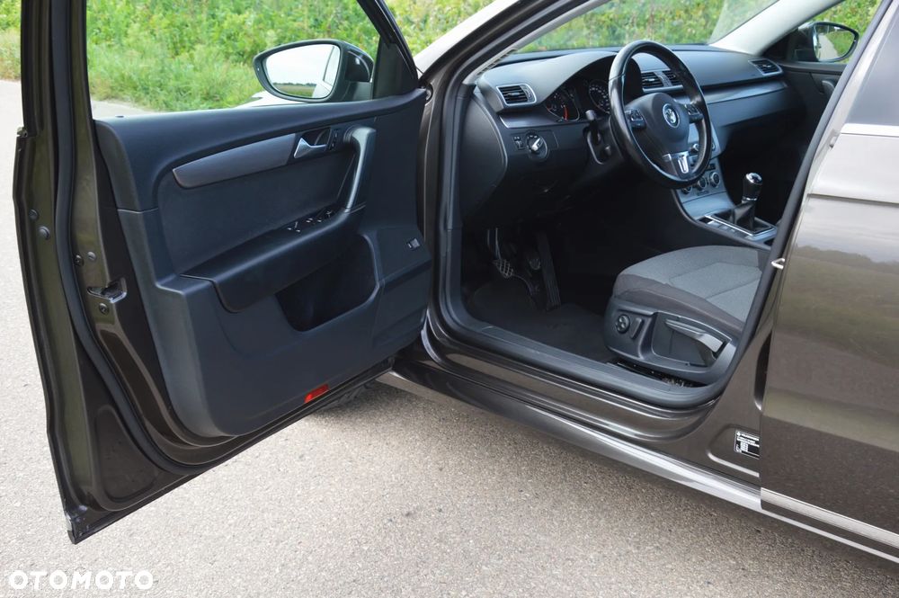 Volkswagen Passat - 15