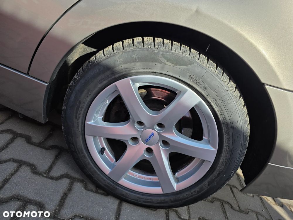 BMW Seria 3 320d xDrive DPF Edition Sport - 16