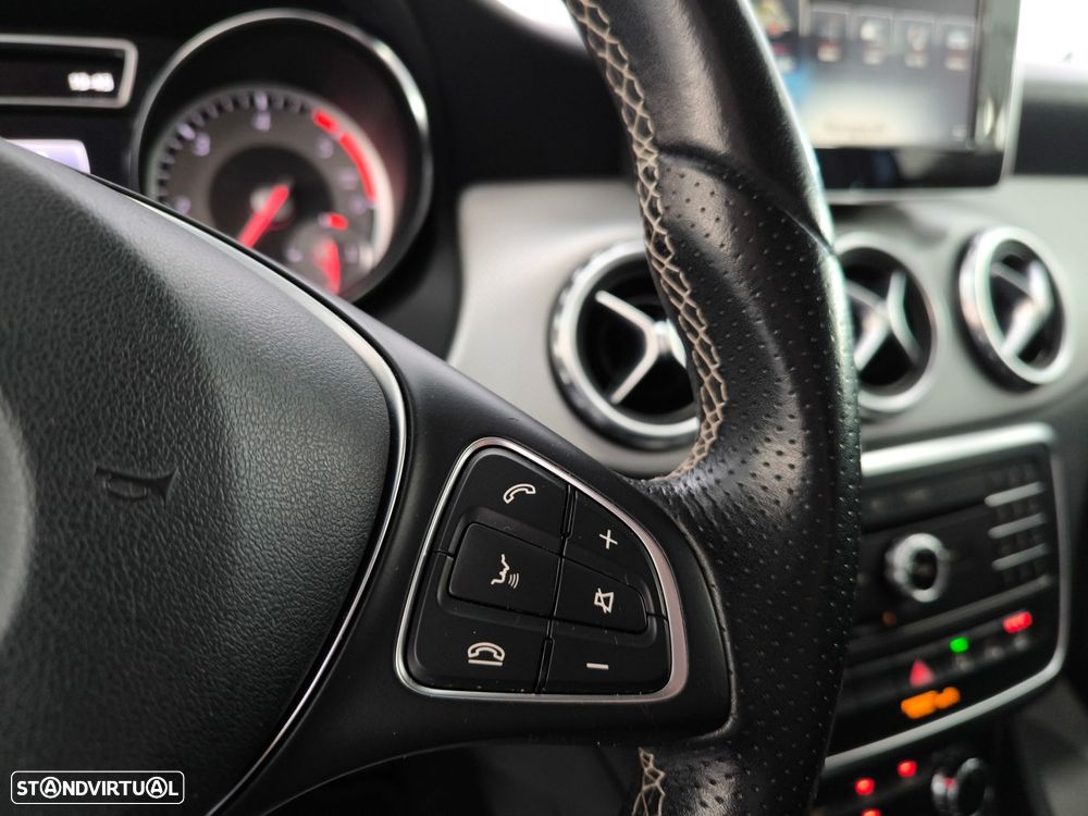 Mercedes-Benz GLA 180 d Urban - 18