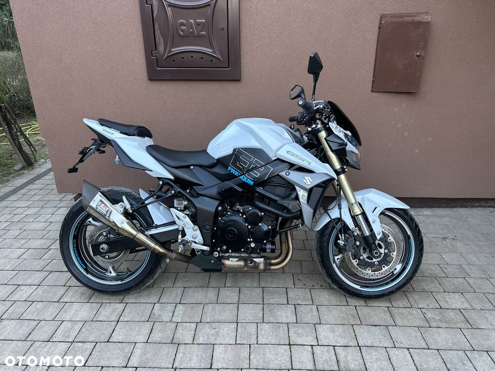 Suzuki GSR - 25