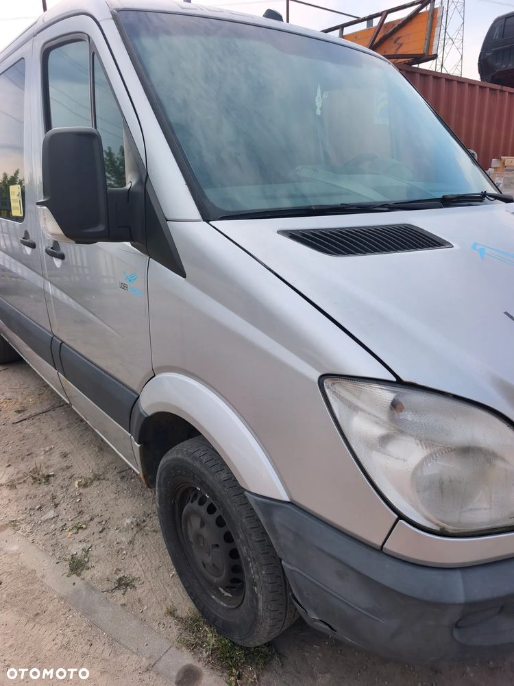 Błotnik prawy przód Mercedes Sprinter w906 przedlift 06-13r srebrny L766 - 2