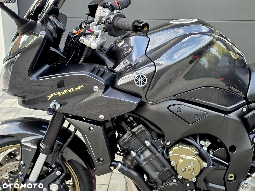 Yamaha FZ - 27