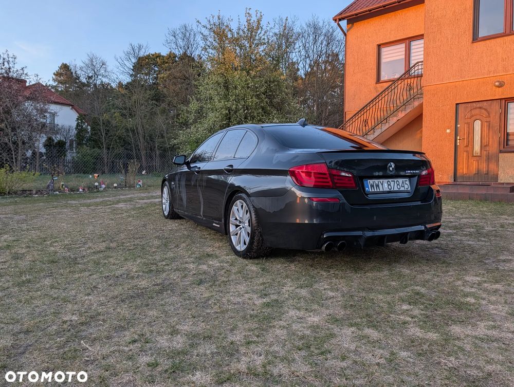 BMW Seria 5 550i - 7