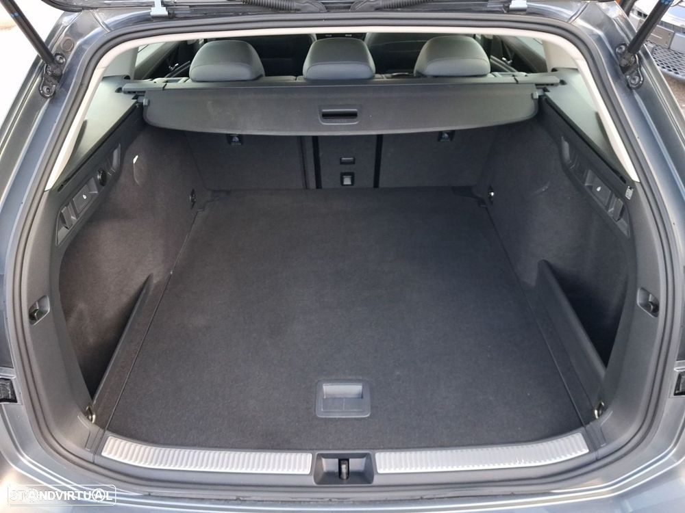 VW Passat Variant 2.0 TDI Business DSG - 18