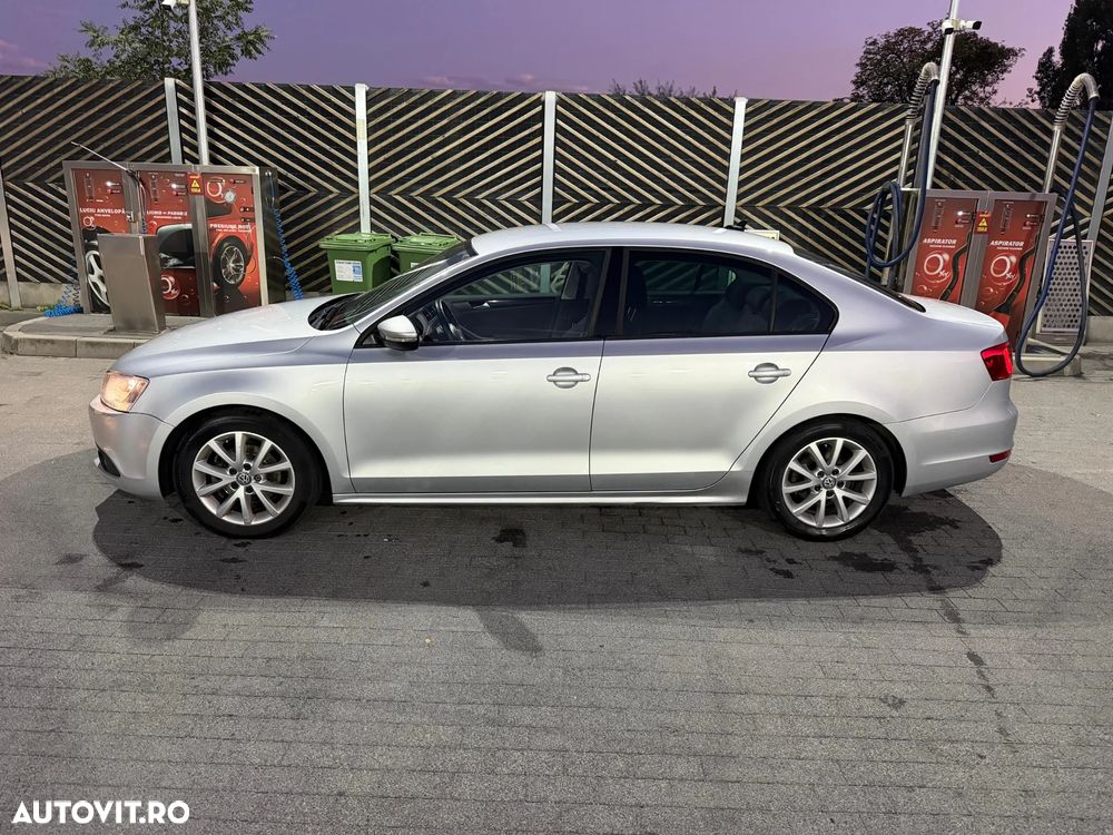 Volkswagen Jetta 2012 photo 3