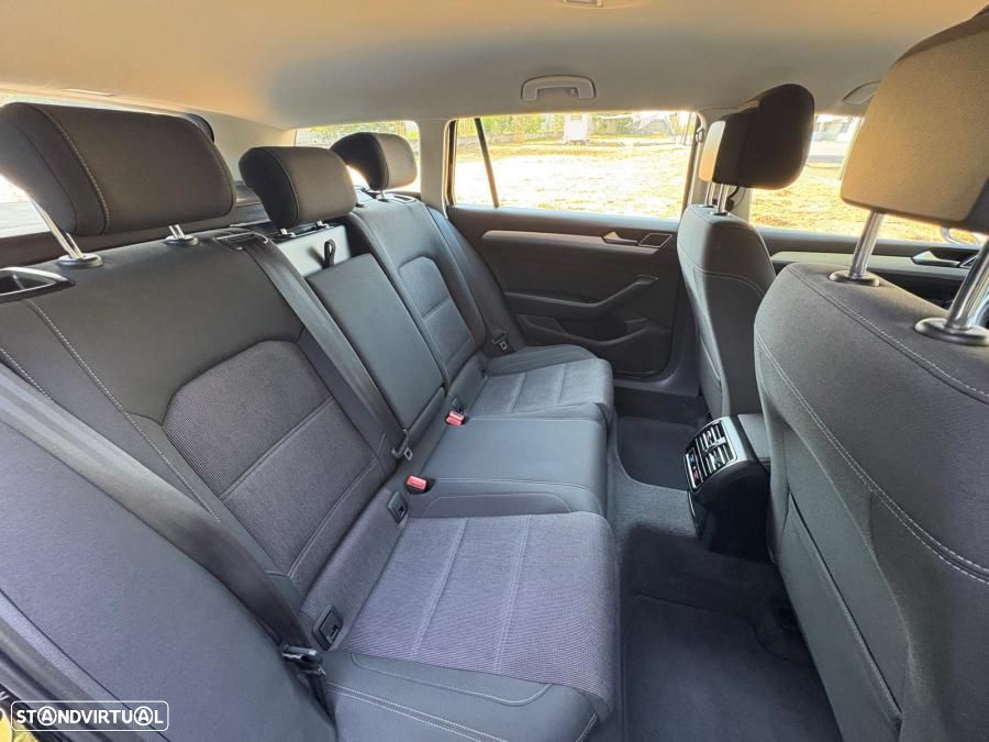 VW Passat Variant 1.6 TDI BlueMotion - 24