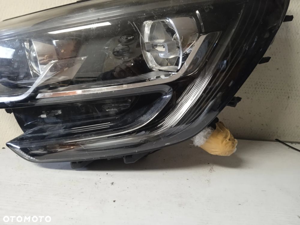 REFLEKTOR LEWY RENAULT MEGANE IV 260602792R - 2