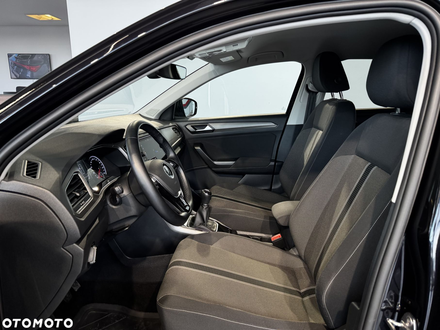 Volkswagen T-Roc - 16