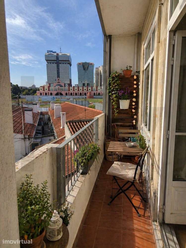 T1+2 com Charme Lisboeta e 75 m2 | Junto às Amoreiras, Lisboa - Grande imagem: 3/13