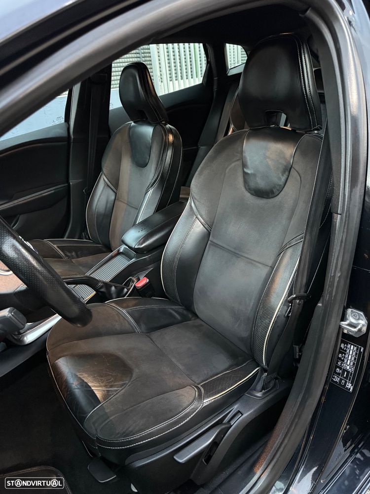 Volvo V40 D2 R Design - 21