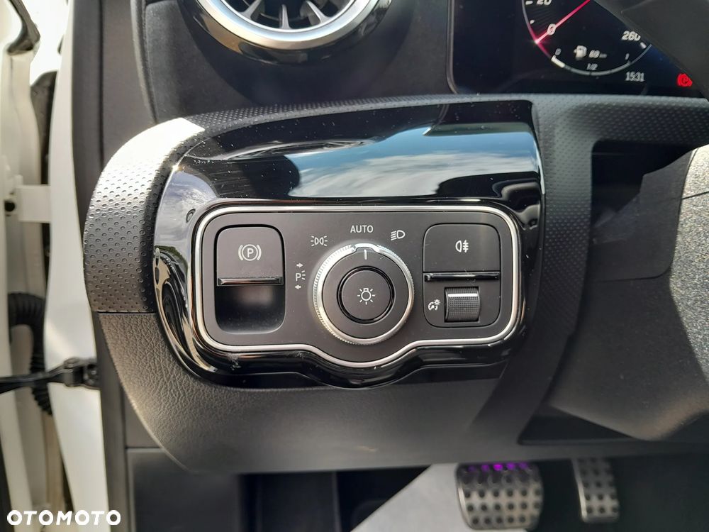 Mercedes-Benz Klasa A 180 AMG Line 7G-DCT - 15