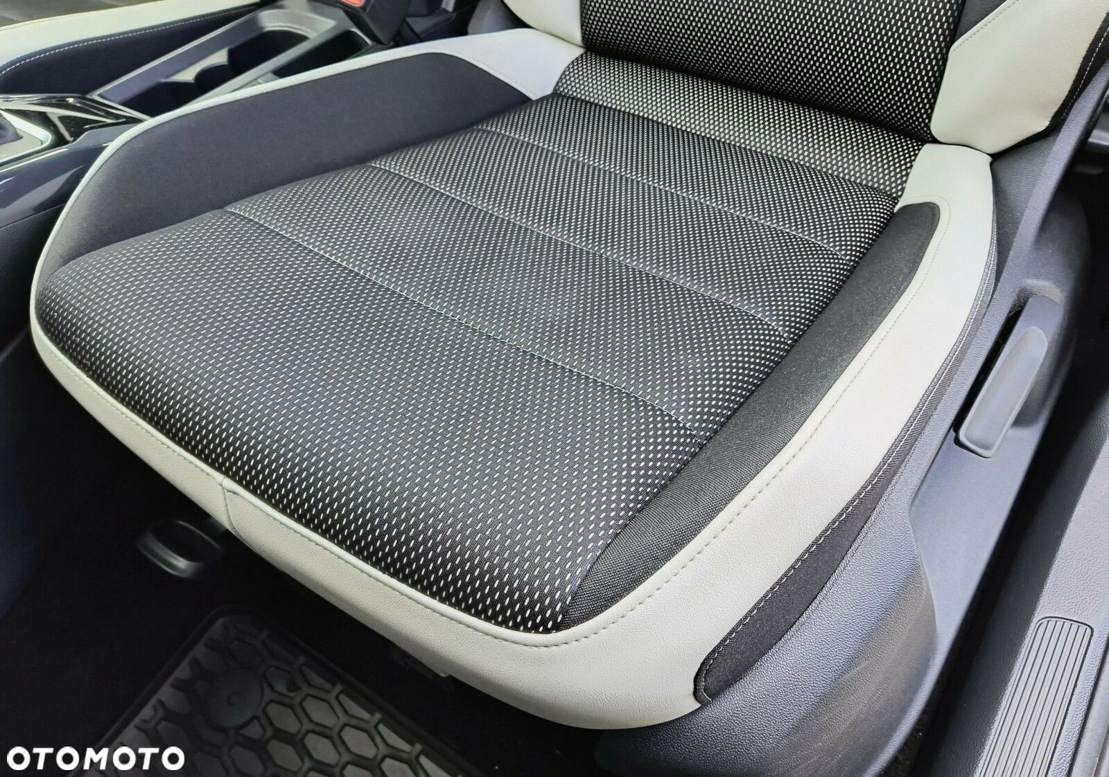 Volkswagen T-Roc - 11