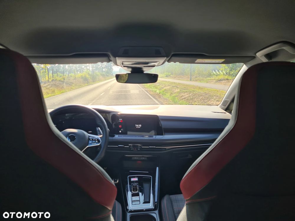 Volkswagen Golf - 8