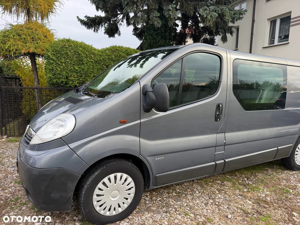 Opel Vivaro 2012 photo 2