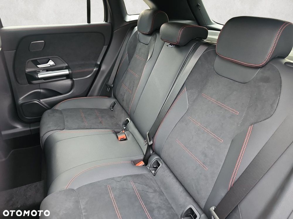 Mercedes-Benz GLA - 12